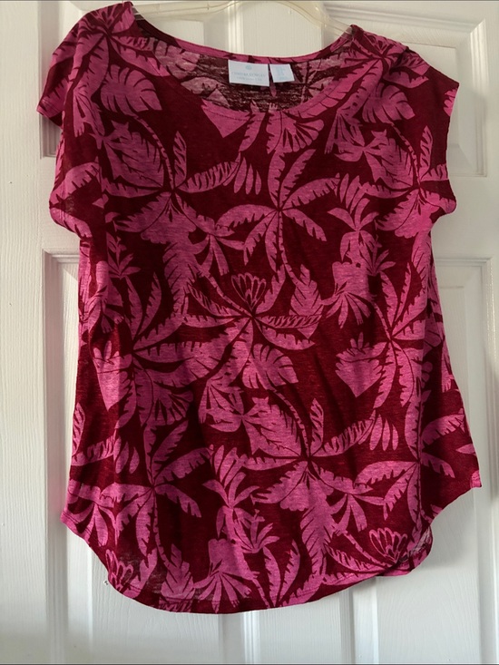 Cynthia Rowley Tops - Cynthia Rowley Berry and Pink Tropical-Print Short Sleeve Top